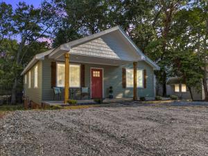 Near Downtown • Sleeps 8 • 2King Beds + More!