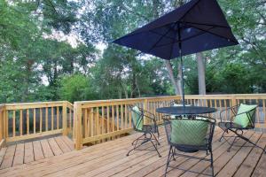 Near Downtown • Sleeps 8 • 2King Beds + More!