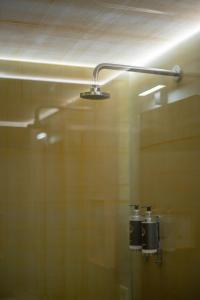 Hut E, Cabana in Town