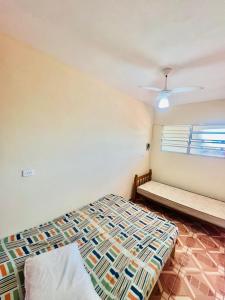 Quarto espaçoso em pousada linda com piscina