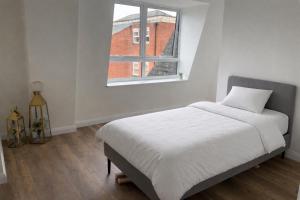 Lovely Apartment in Swindon Sleeps 4