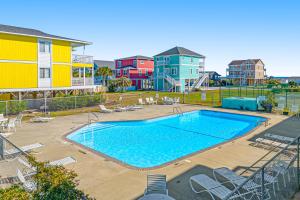 Condo near the beach with pool, BBQ area, balcony, & fireplace