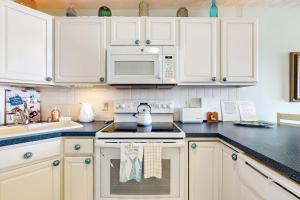 Condo near the beach with pool, BBQ area, balcony, & fireplace