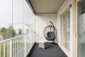 Modern Scandinavian Stay with Sauna & Glazed Balcony, near OYS & City Center