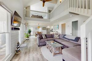 Canal home with hot tub, boat dock