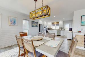 Canal home with hot tub, boat dock