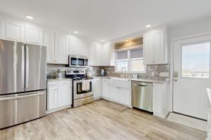 Canal home with hot tub, boat dock