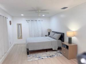 JW Modern 3BR Naples-3 miles to downtown