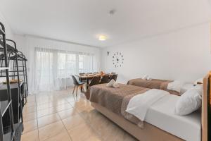 KRelax Baroque Living - 4 Bedrooms - 8 Guests - Balcony - Parking - Smart TV - Near Train Station and Highway