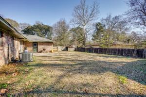 Family Home w Yard - 5 Mi to Jackson State Campus
