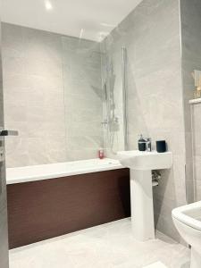 2 bedroom APT in City Centre