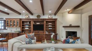 Spanish Hacienda w Pool Spa Game Room Golf Mtn Views Casa de la Roca by AvantStay