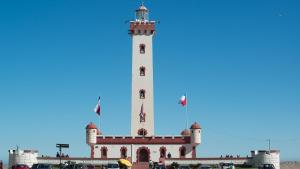Cerca de la playa y restaurantes