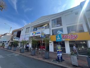 Apartaestudio con cocina dentro centro comercial