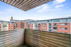 Cosy 1BR Apartment, Ideal for Work Stays, Fast Wi-Fi & Netflix