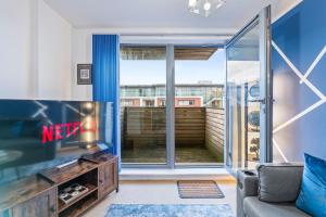 Sleek 1BR Apartment, Ideal for Work Stays, Fast Wi-Fi & Netflix