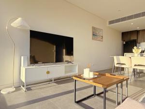 Panoramic Harbour View Apartment at Olympic Park