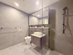 Panoramic Harbour View Apartment at Olympic Park