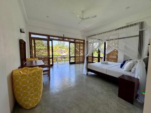 CoCo-SuRf-House, Luxury among palms