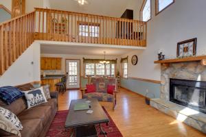 Resort Innsbruck Cabin with a Hot Tub and Deck!