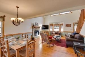 Resort Innsbruck Cabin with a Hot Tub and Deck!