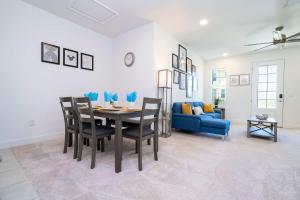 Splendid 4 Bedroom w Pool Close to Disney 132