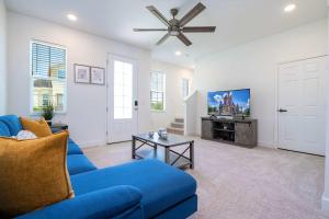 Splendid 4 Bedroom w Pool Close to Disney 132