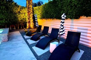 Miles Away A Desert Oasis - Palm Springs Style!