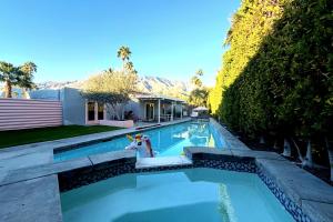 Miles Away A Desert Oasis - Palm Springs Style!