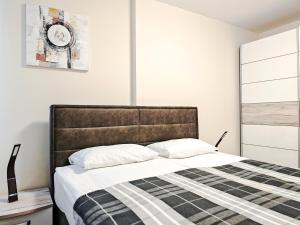 Балкан Тауър ЛУКСЪРИ ЛИВИНГ 26