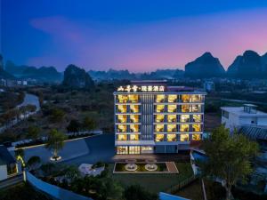 Mountain Search Snow View Hotel (Yangshuo Water Ink Landscape Store)