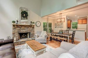 Modern Cabin-Big Canoe-Waterfalls-View-Game-Room-Dog Fence