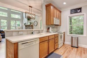 Modern Cabin-Big Canoe-Waterfalls-View-Game-Room-Dog Fence