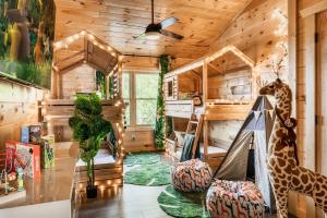 Fun Safari Surprise 4 Kids! Heated Pool! Arcade! Close to Attractions