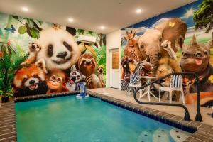 Fun Safari Surprise 4 Kids! Heated Pool! Arcade! Close to Attractions