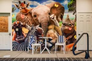 Fun Safari Surprise 4 Kids! Heated Pool! Arcade! Close to Attractions
