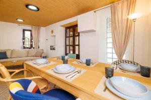 Holiday Home with A - C in Semicevici 54970