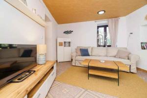 Holiday Home with A - C in Semicevici 54970