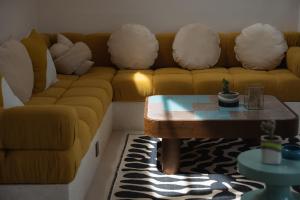 NEW Luxury cozy tropical 2BR home away from home with a terrace