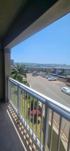 Durban Beach Getaway - Summersands, Inverter for load shedding, free wifi & free Parking, Newly upgraded bathrooms!!!