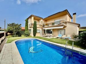 Can Noguera: Casa familiar con piscina cerca de lEscala - HISP-7-87