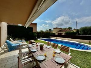 Can Noguera: Casa familiar con piscina cerca de lEscala - HISP-7-87