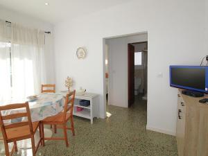 Apartamento para 4 pers cerca de la playa con aire y parking - ES-228-207