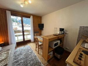 Charmant 2 pièces au bord du lac de Vonnes avec terrasse - FR-1-198-281