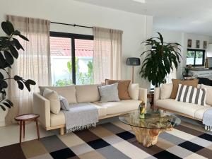 Spacious 4BR Tropical Private Pool Villa with Garden & BBQ