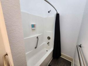 30A Inn & Suites Signature King Suite