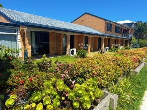 Lakeside Motel Waterfront
