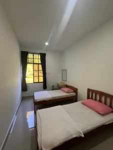 White rose Vila Taman sedia