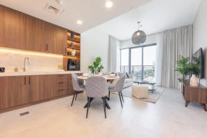 Free housekeeping visits during your stay - StayShort - Elegant 2BR Residence in the New The Diplomat
