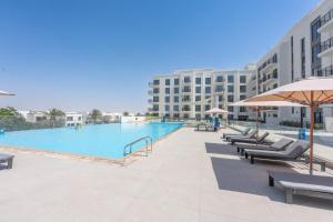Free housekeeping visits during your stay - StayShort - Elegant 2BR Residence in the New The Diplomat